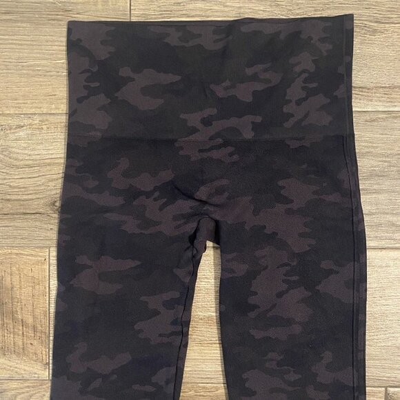Spanx Size M Camo Look At Me Now Seamless Leggings Black High Rise Pull On - Picture 5 of 8